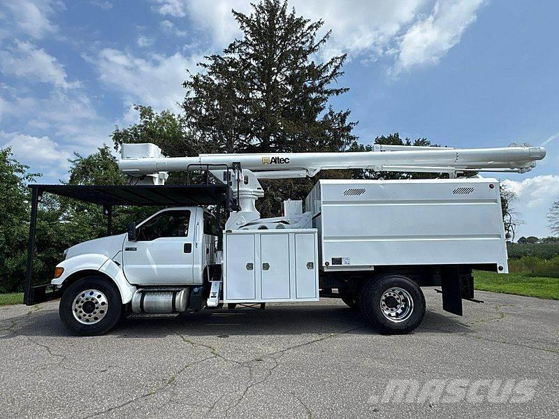 Ford F-750 トラック高所作業車