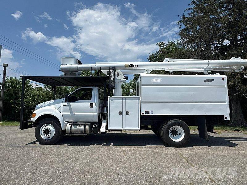 Ford F-750 トラック高所作業車