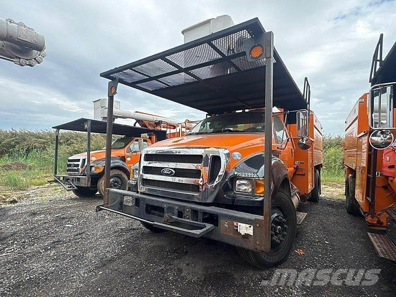 Ford F-750 トラック高所作業車