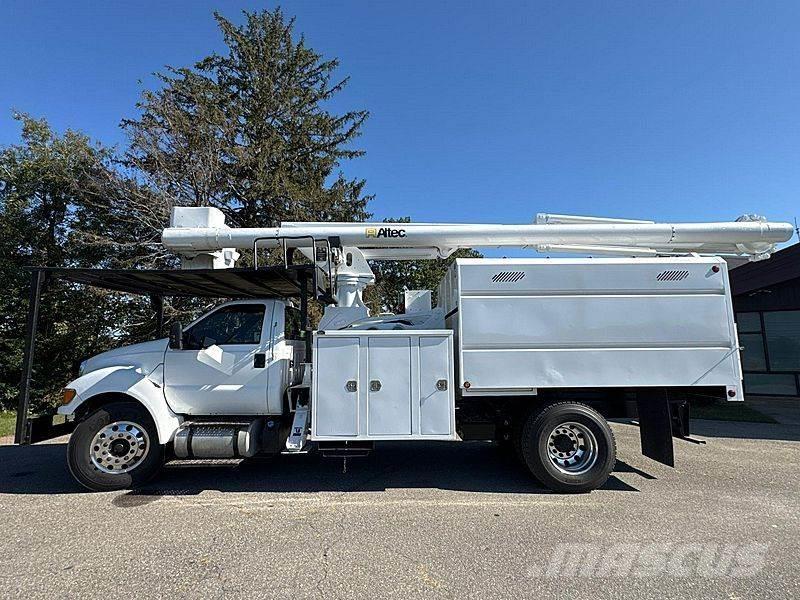 Ford F-750 トラック高所作業車