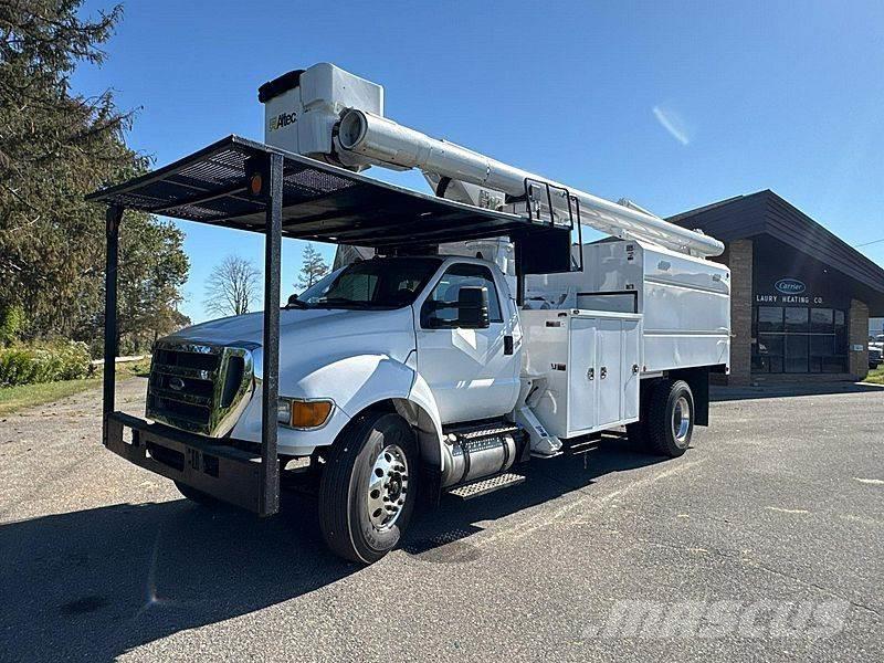 Ford F-750 トラック高所作業車