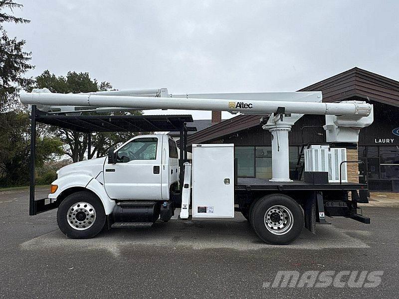 Ford F-750 トラック高所作業車