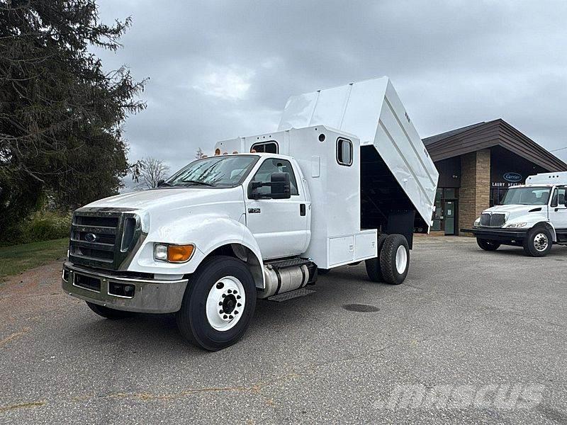 Ford F-750 ウッドチップ運搬用トラック