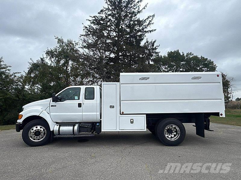 Ford F-750 ウッドチップ運搬用トラック