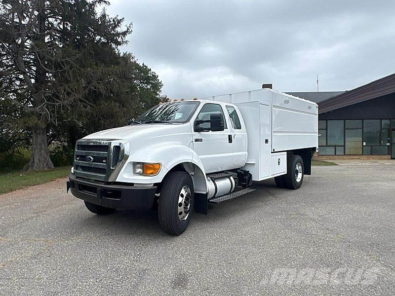 Ford F-750 ウッドチップ運搬用トラック