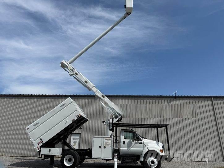 Ford F-750 トラック高所作業車