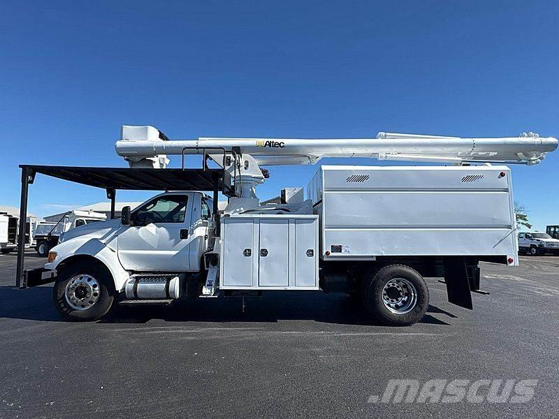 Ford F-750 トラック高所作業車