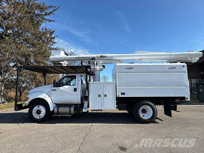 Ford F-750 トラック高所作業車