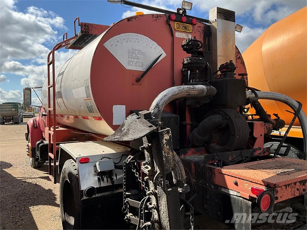 Ford F-800 タンカートラック