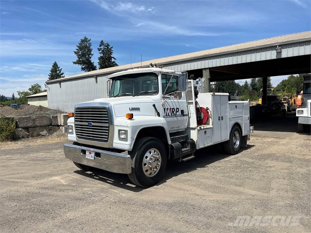 Ford L8000 多目的／汎用車両