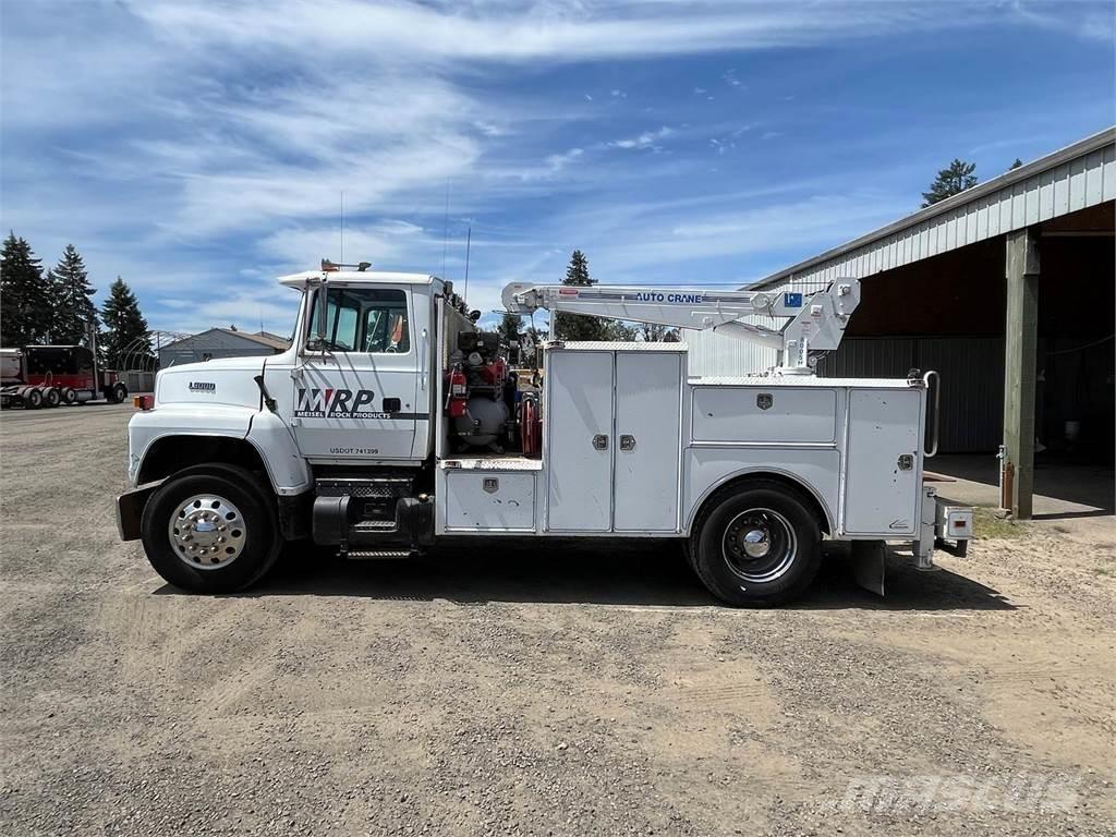Ford L8000 多目的／汎用車両