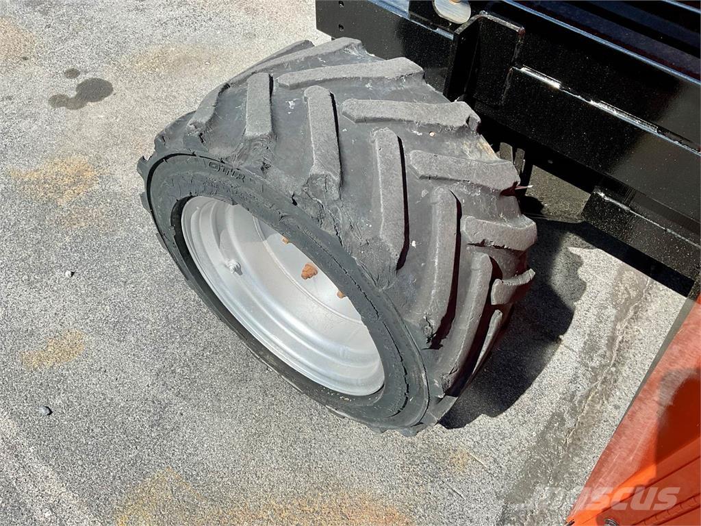 JLG 260MRT シザースリフト