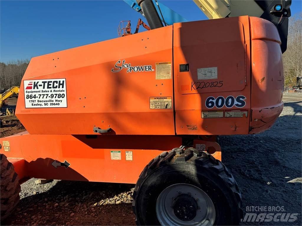 JLG 600S ブームリフト　直伸型