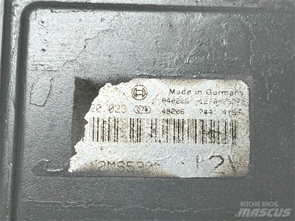 Mack AMI 電子機器