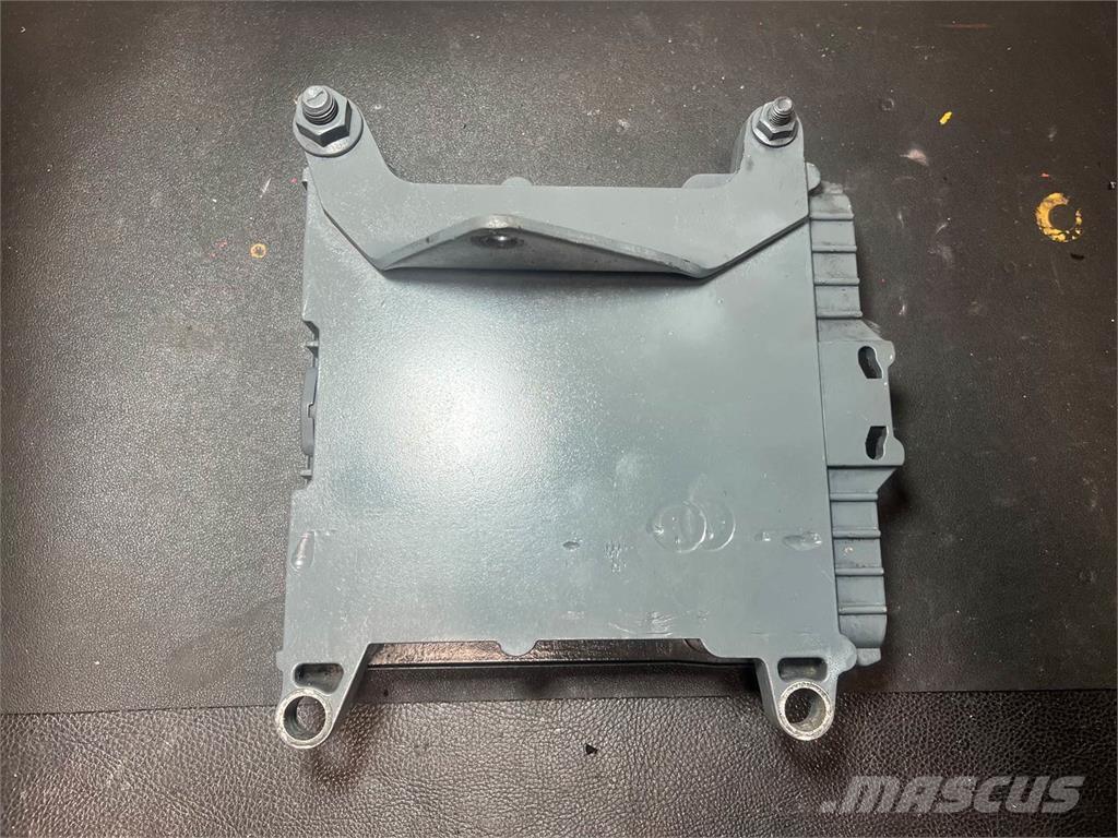 Mack AMI 電子機器