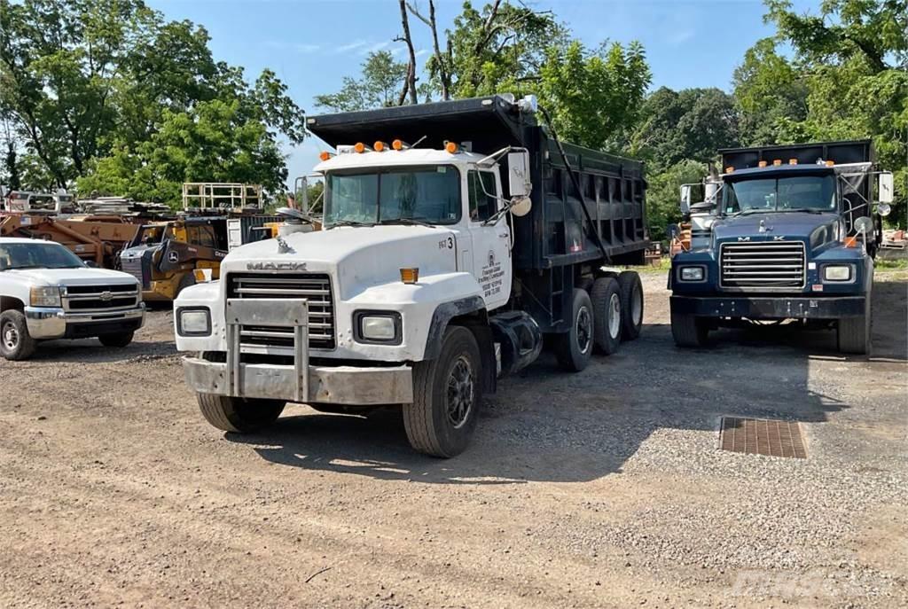 Mack E7 ダンプ