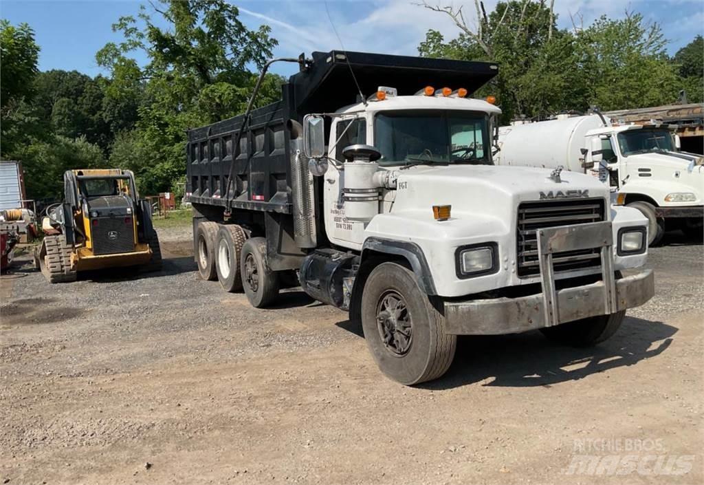 Mack E7 ダンプ