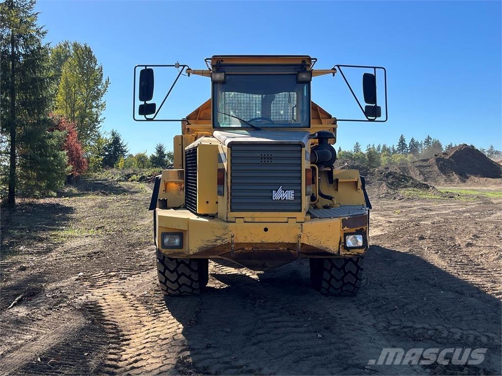 Volvo A30 アーティキュレート式ダンプトラック
