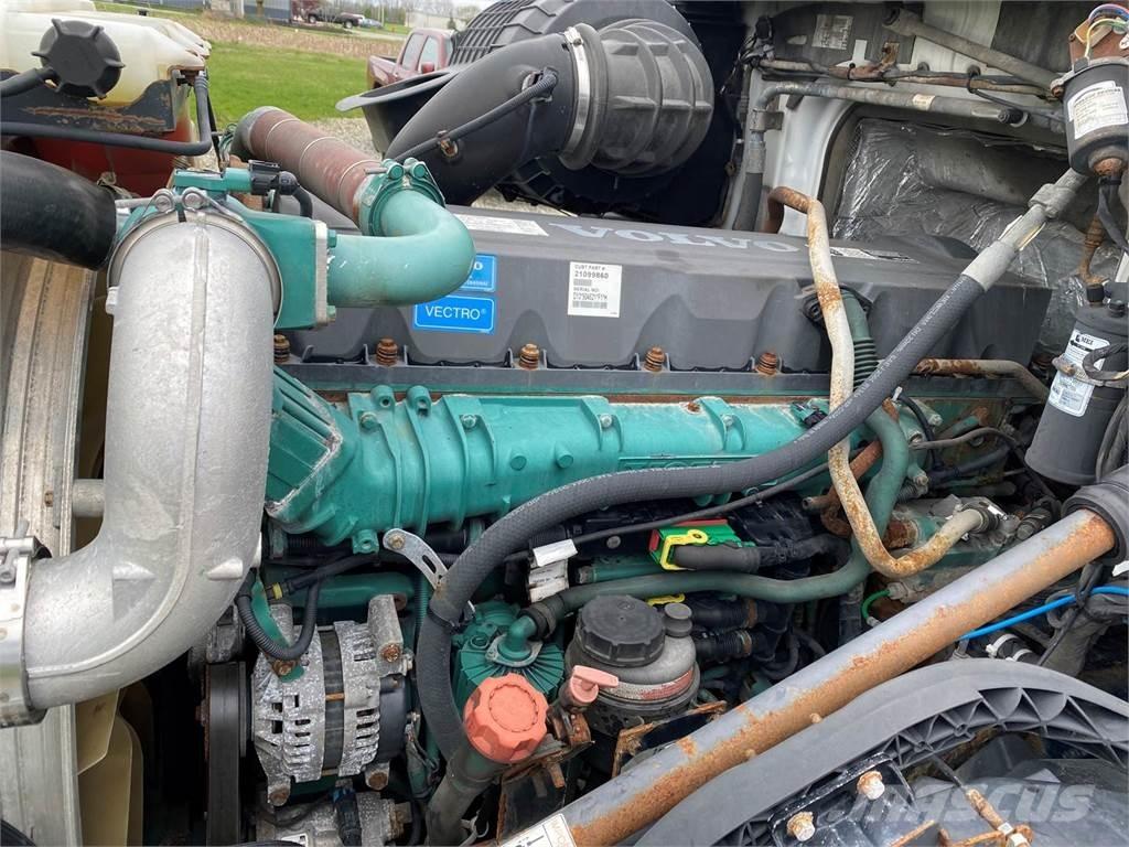 Volvo D13 エンジン