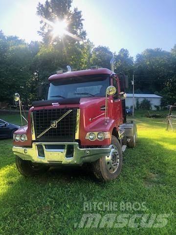 Volvo DHD 中古トラクターヘッド | トレーラーヘッド