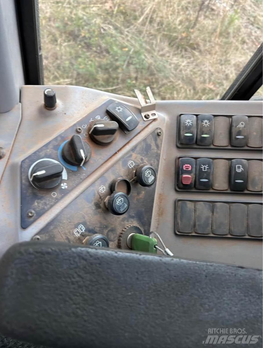 Volvo G946 モーターグレーダー