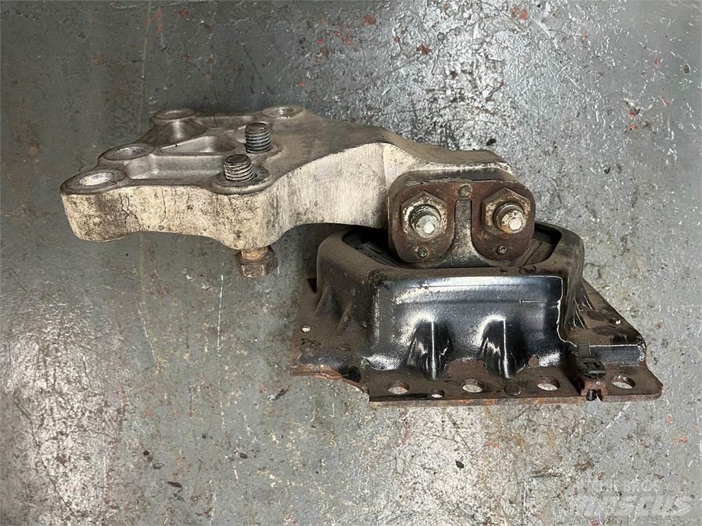 Volvo Mack エンジン
