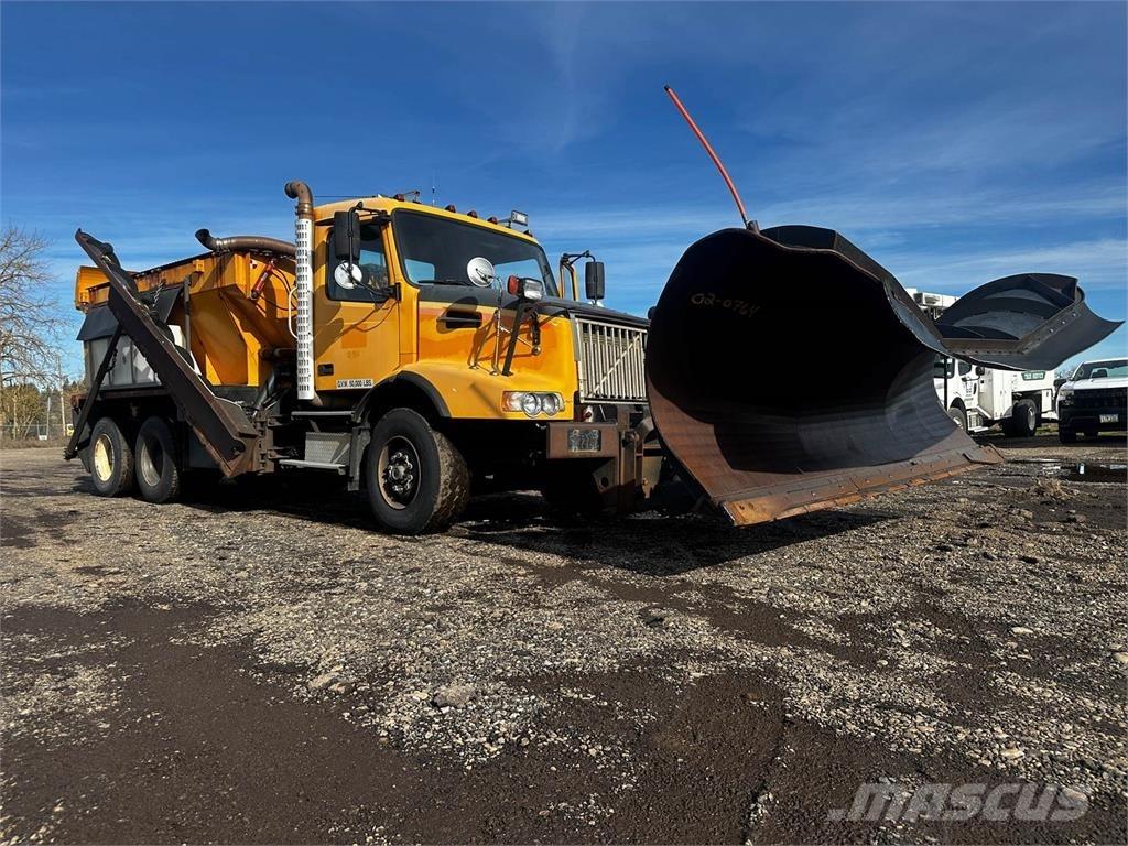 Volvo VHD スノーブレードとプラウ