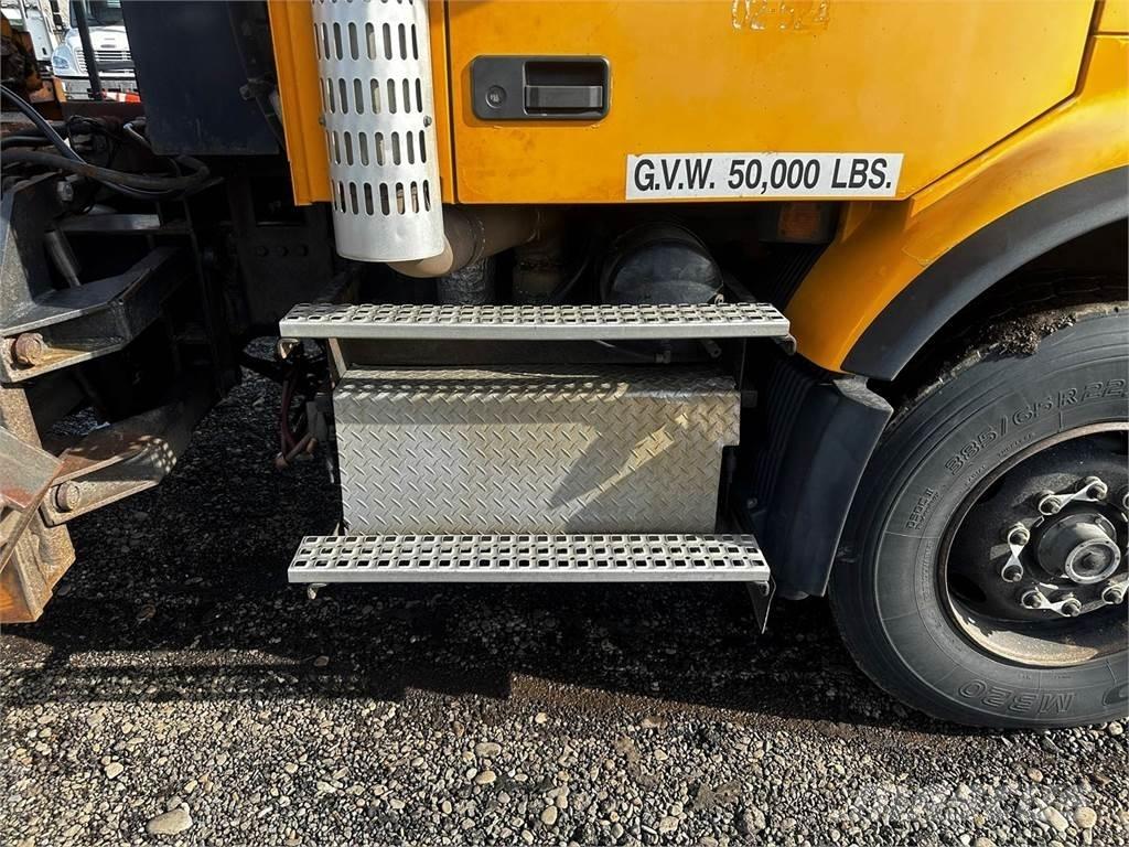 Volvo VHD スノーブレードとプラウ