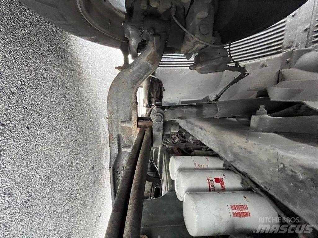 Volvo VNL アクスル