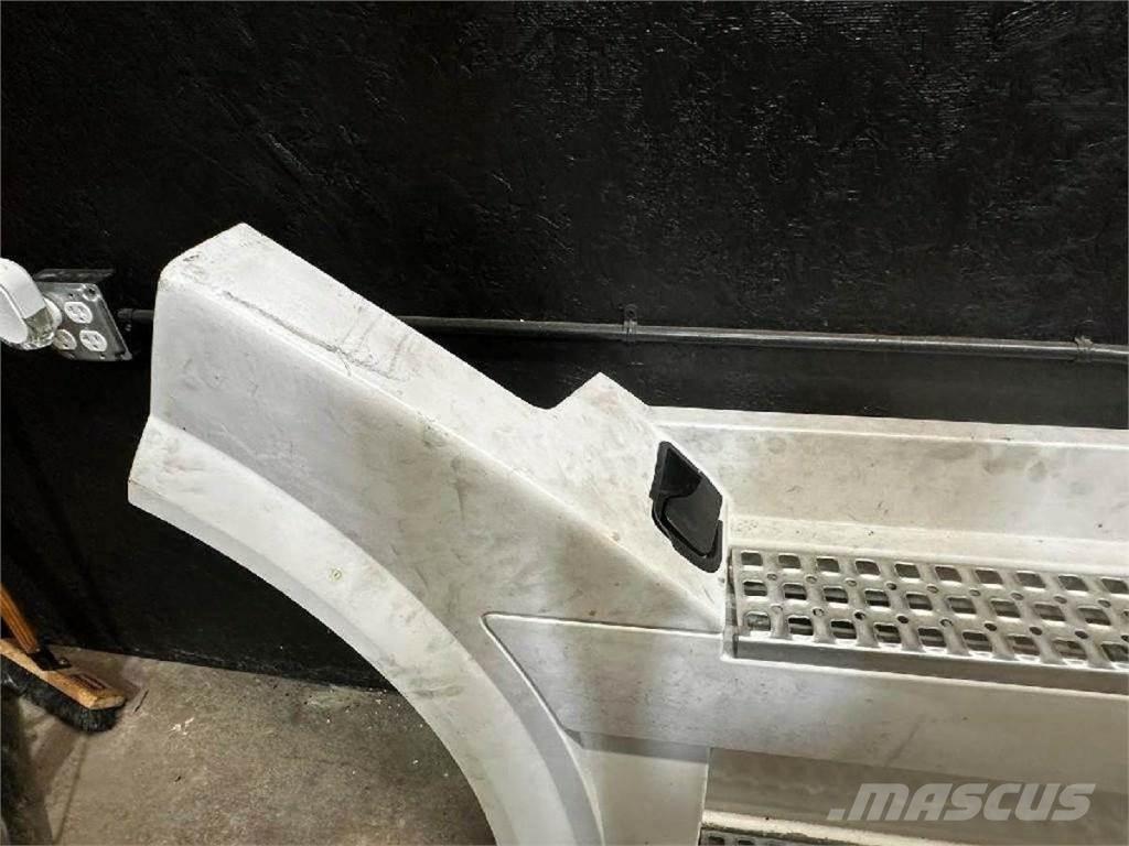 Volvo VNL 建設機械 -　その他
