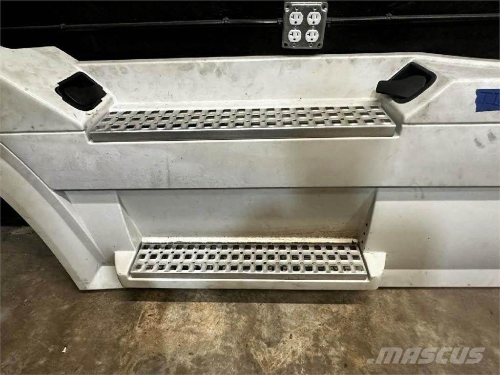 Volvo VNL 建設機械 -　その他