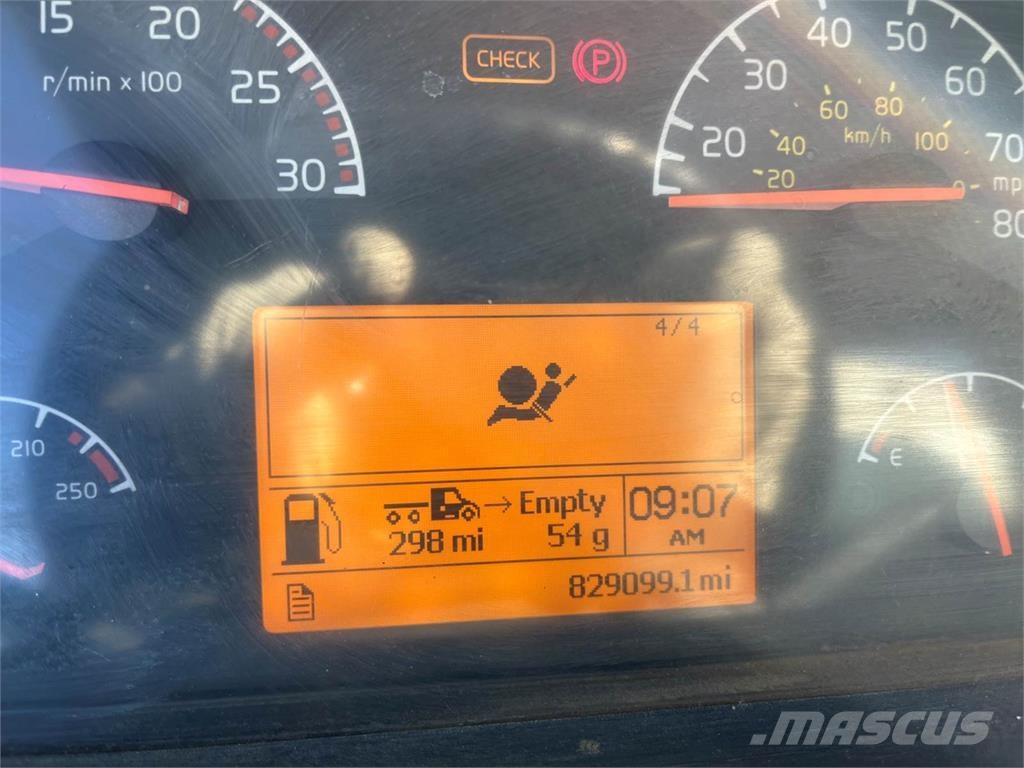 Volvo VNL タンカートラック