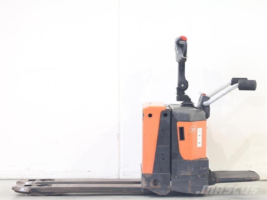 BT LPE200/8 ウォーキンフォークリフト