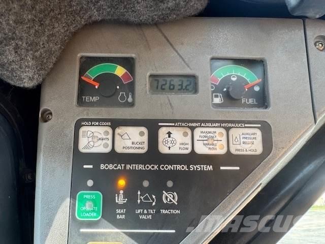 Bobcat A220 スキッドステアローダー