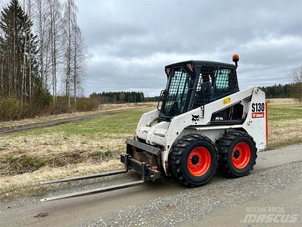 Bobcat S130 スキッドステアローダー