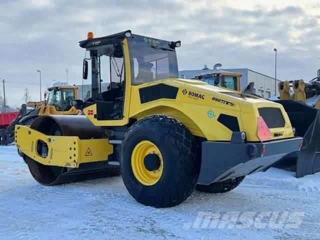 Bomag BW 213D-5 建設機械 -　その他