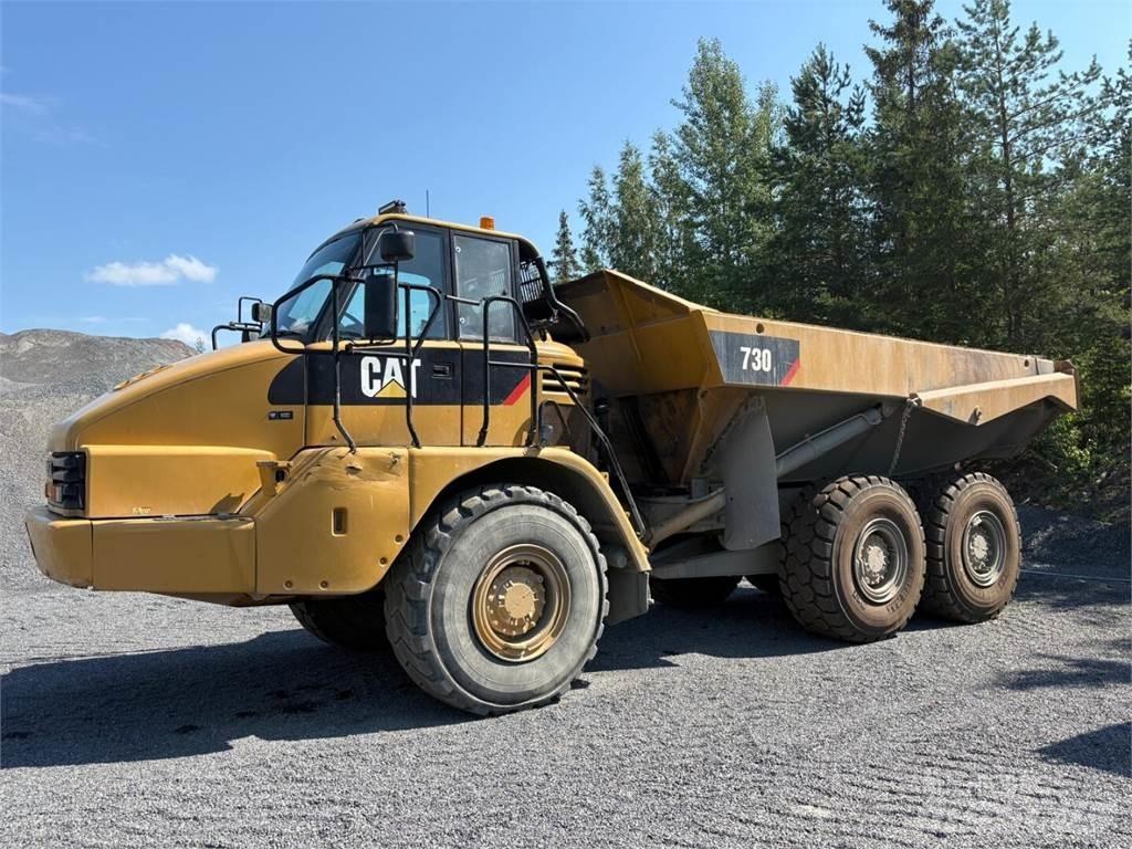 CAT 730 アーティキュレート式ダンプトラック