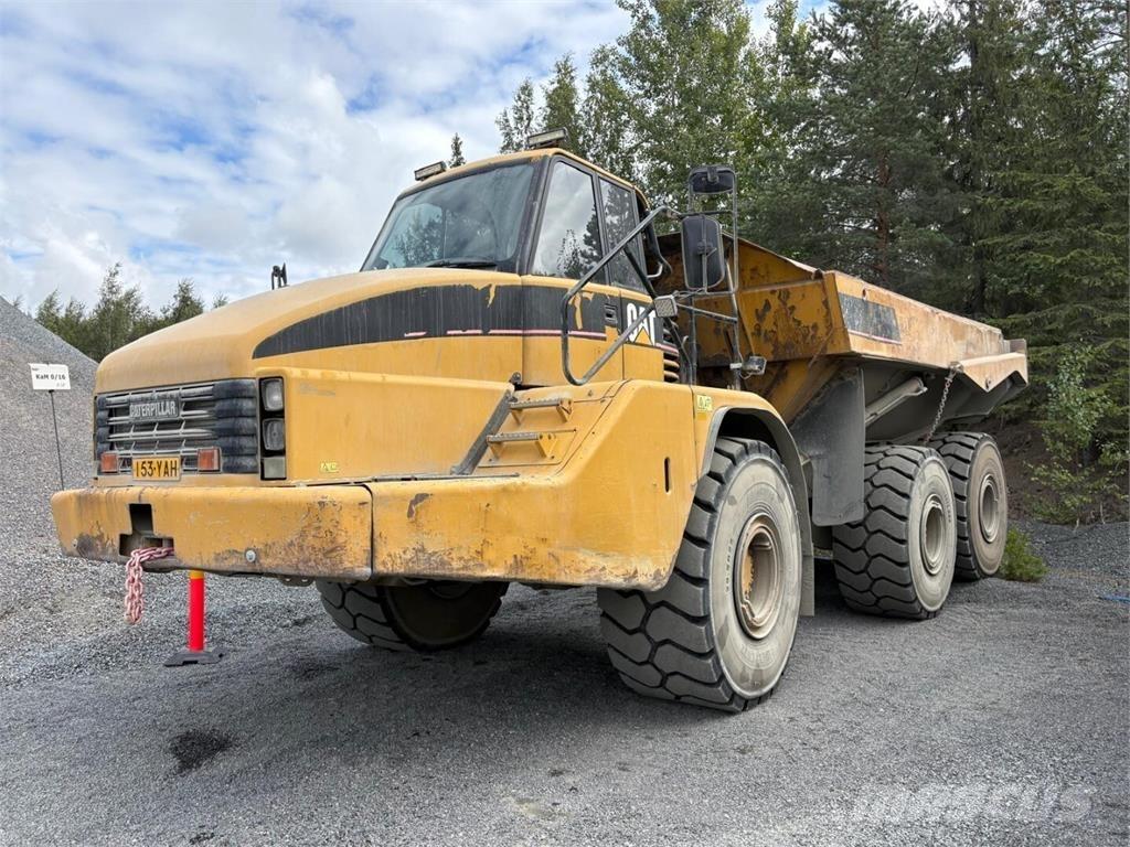 CAT 740 アーティキュレート式ダンプトラック