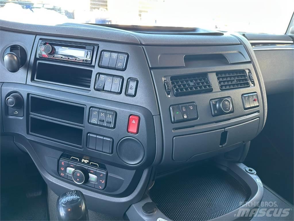 DAF XF 530 6x4 中古トラクターヘッド | トレーラーヘッド