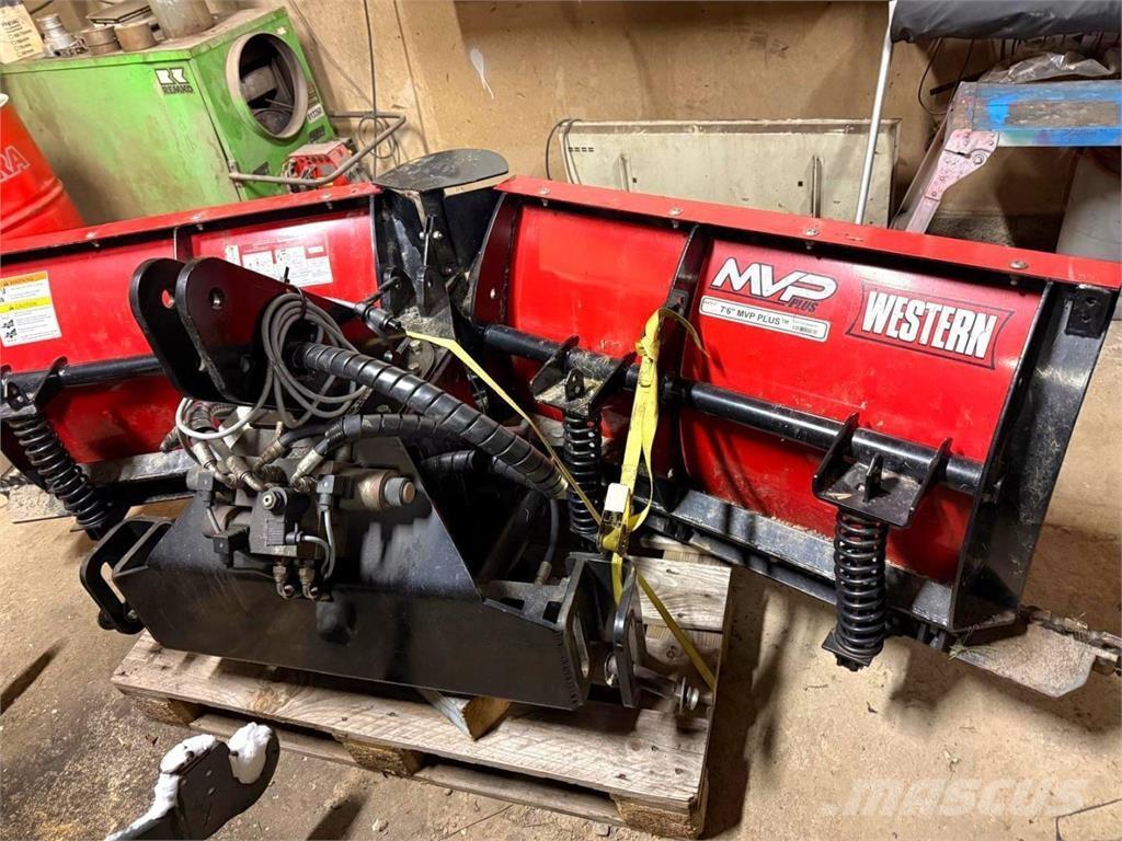 Hilltip Aura スノーブレードとプラウ