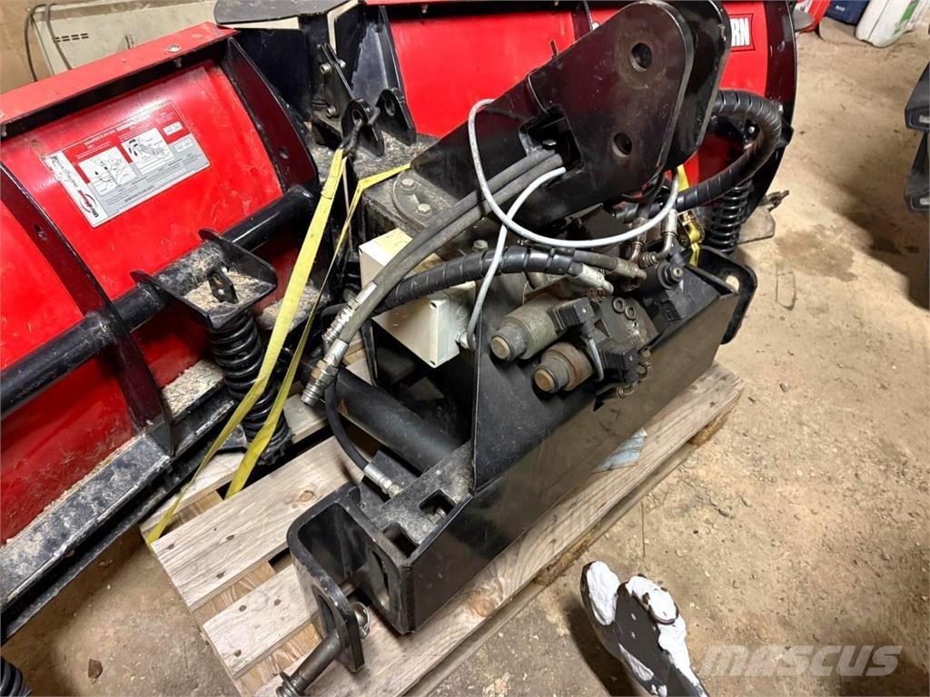 Hilltip Aura スノーブレードとプラウ