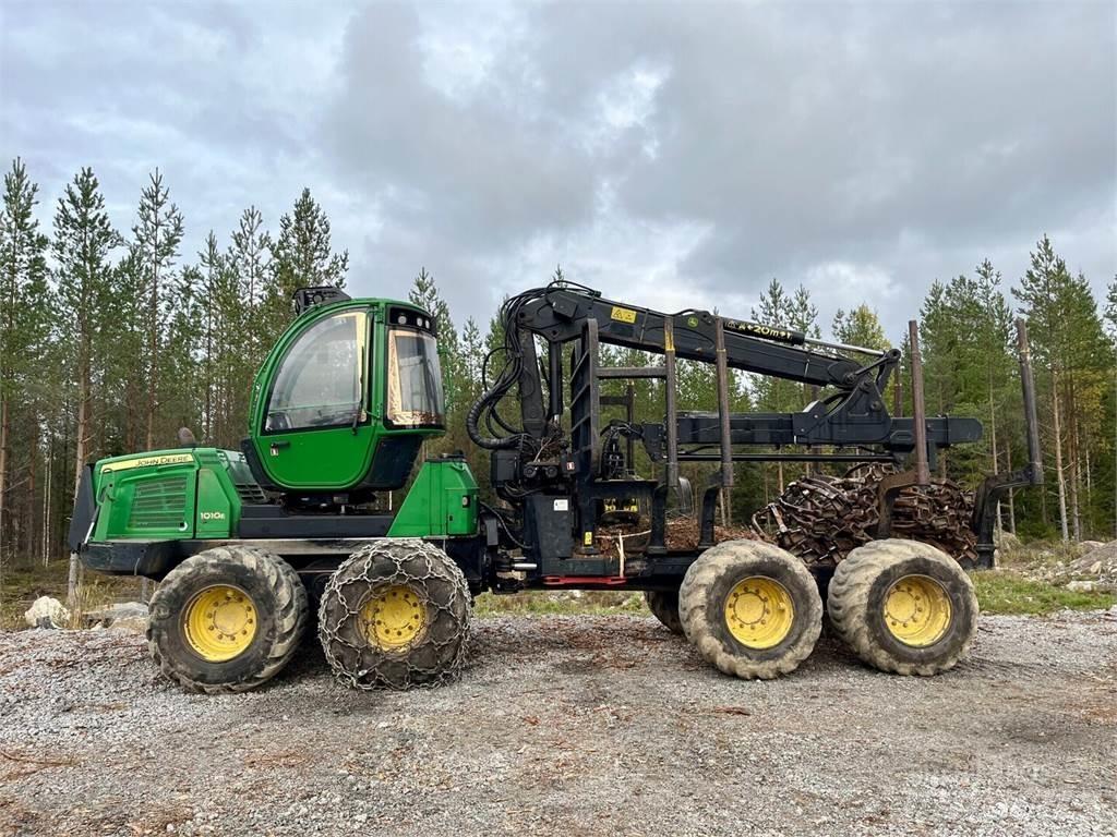 John Deere 1010E フォワーダー
