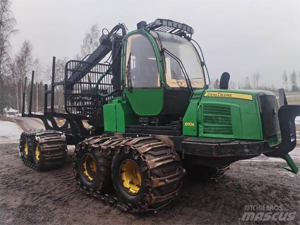 John Deere 810 E フォワーダー