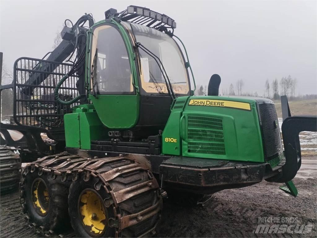 John Deere 810 E フォワーダー