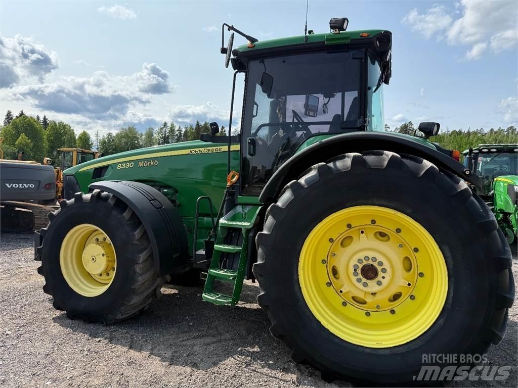 John Deere 8330 トラクター