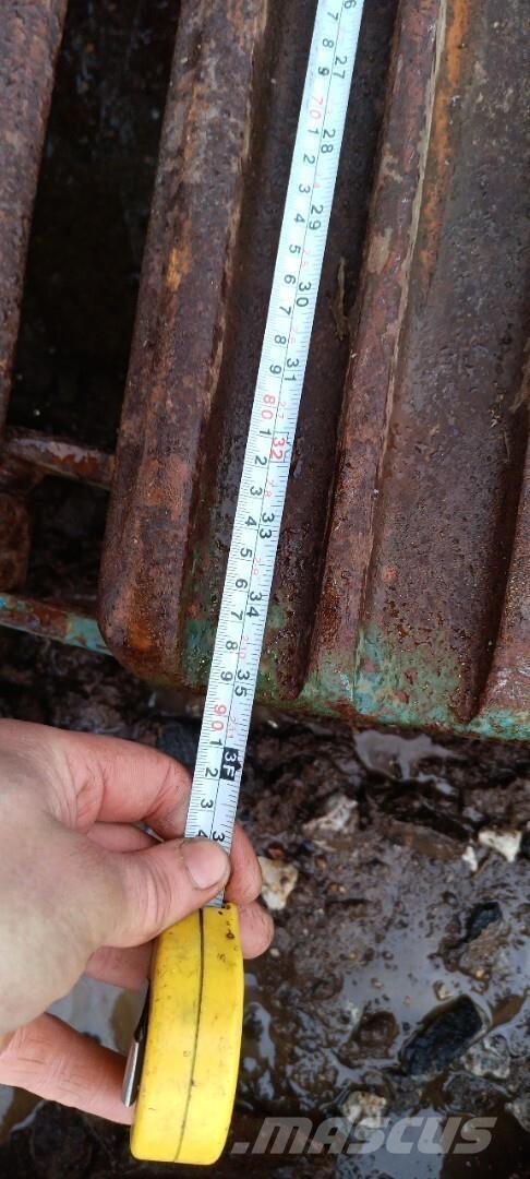  Kaivuri telat 無限軌道、クローラ、履帯