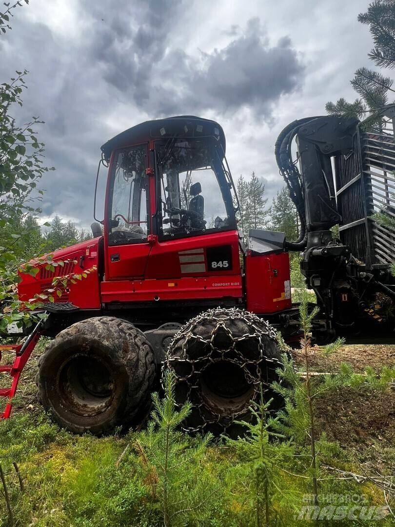 Komatsu 845 フォワーダー