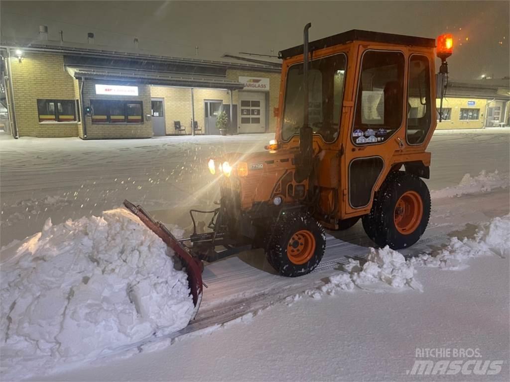 Kubota B 1700 4*4 グランド整備機械-その他