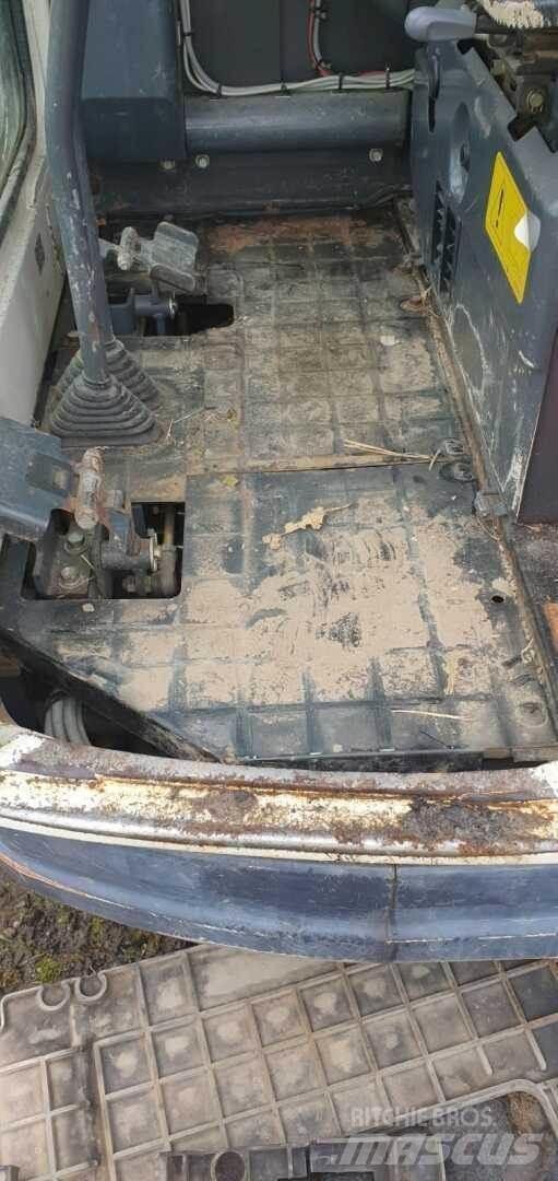 Kubota U25-3 ミニ油圧ショベル 7t以下（ミニユンボ・ミニディガー）