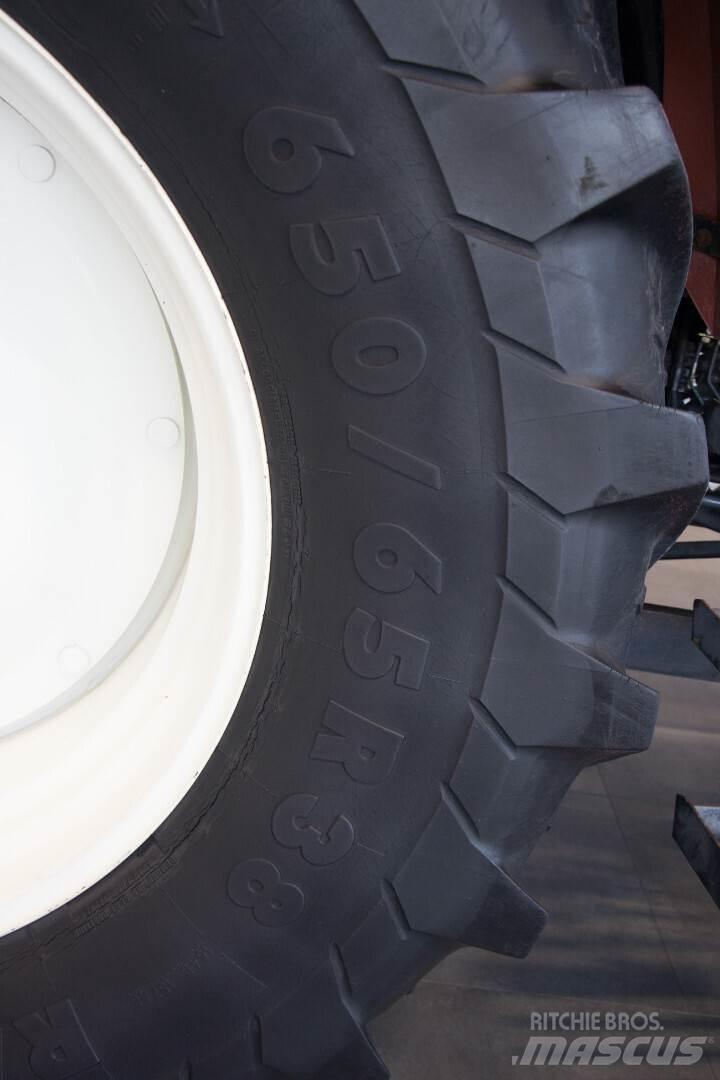 New Holland M135 トラクター